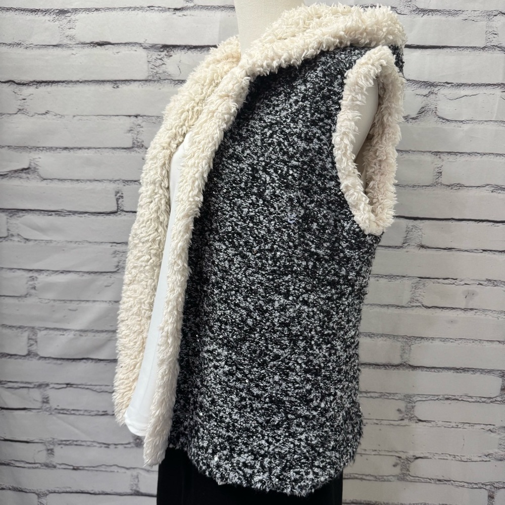 Women's Black‎ and White Sherpa Vest - Picture 3 of 14